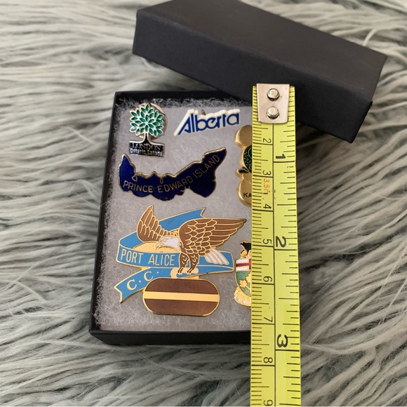 Vintage Pin Lot Canadian - Picture 7 of 9